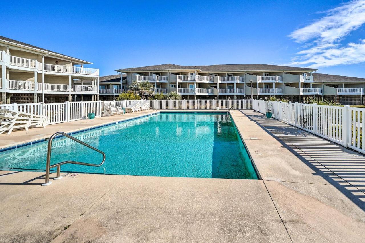 Oak Island Beachfront Condo With Community Pool Exteriér fotografie