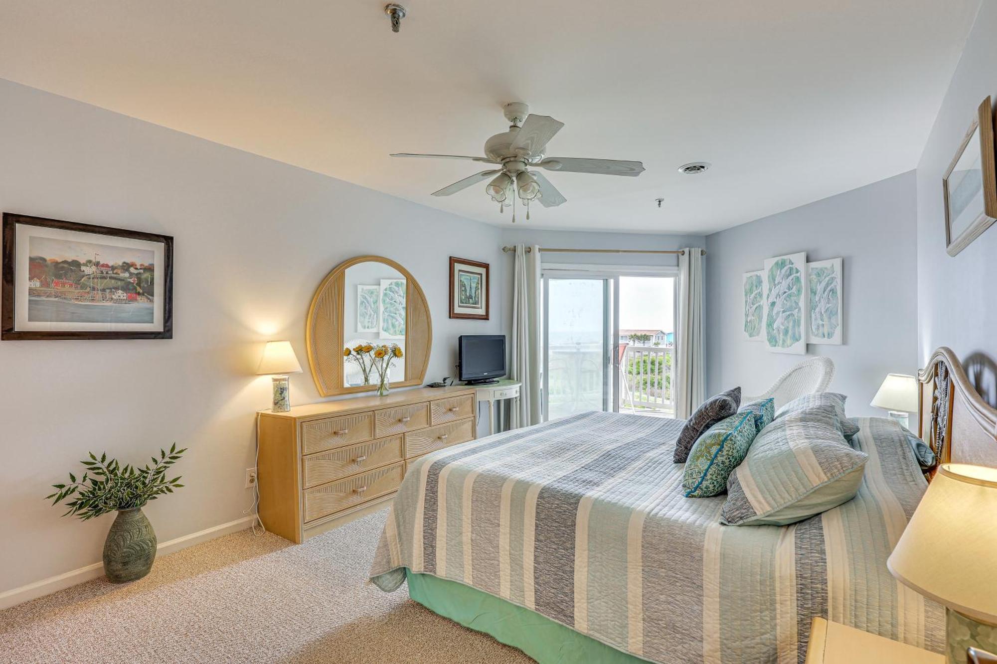 Oak Island Beachfront Condo With Community Pool Exteriér fotografie